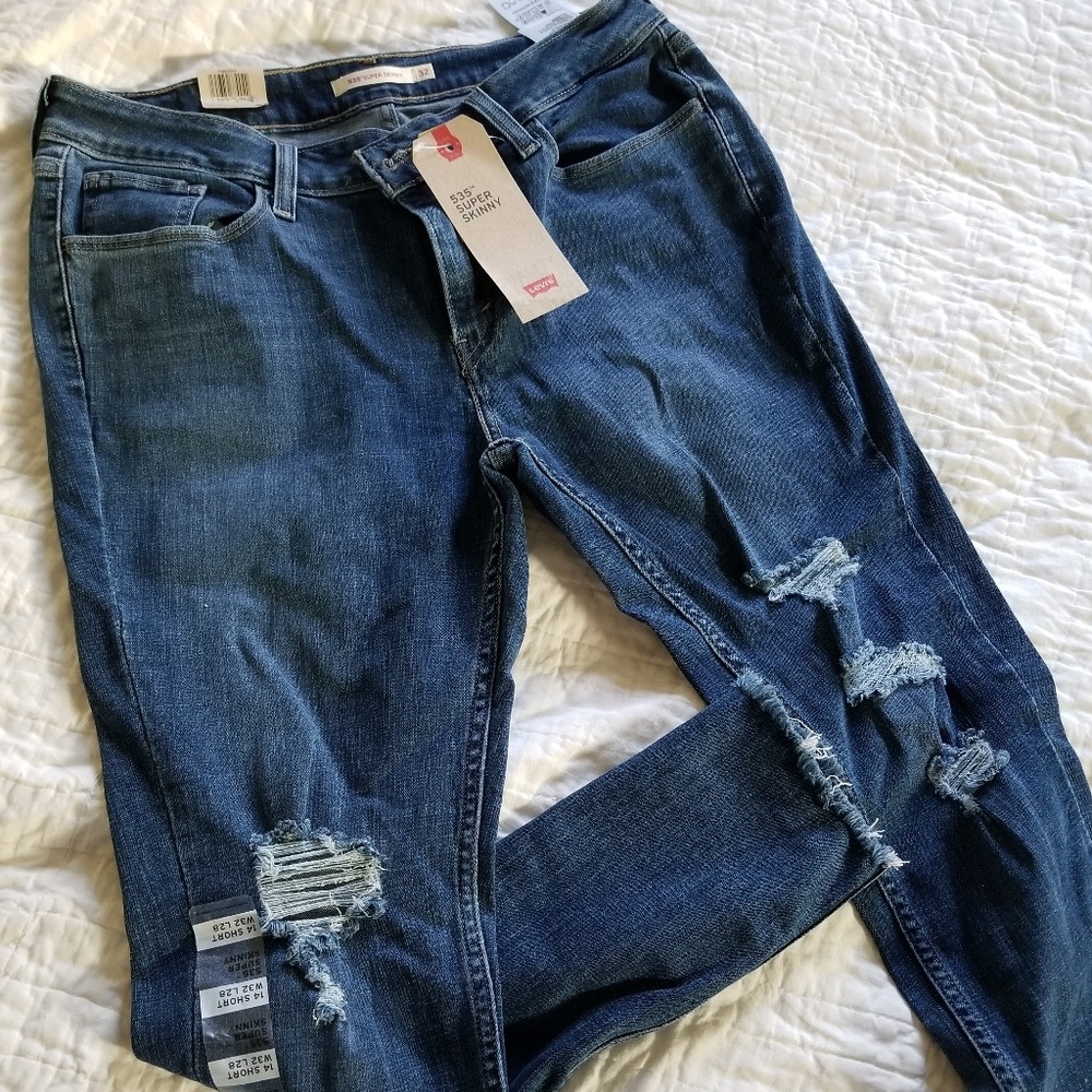 BNWT Levi Capri Jeans